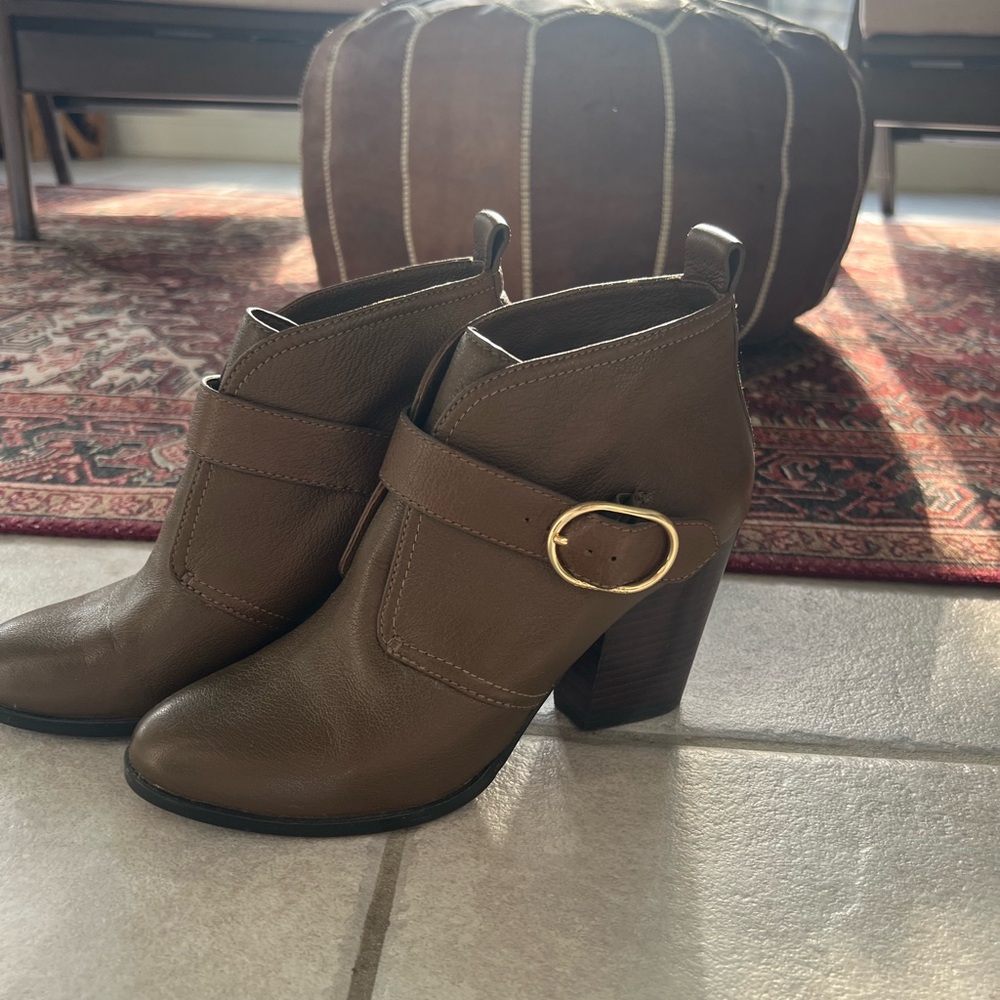 Cole Haan Gold Buckle Brown Leather Ankle Booties sz 7.5
